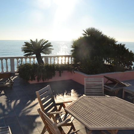 Hotel Piccolo Lido Бордигера Экстерьер фото