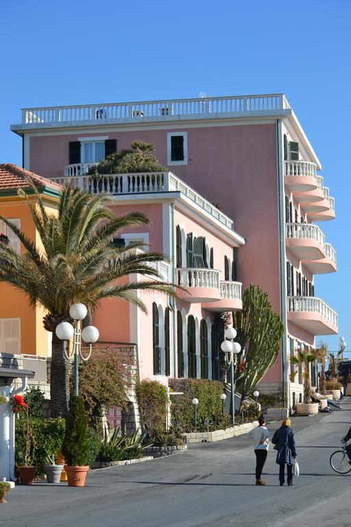 Hotel Piccolo Lido Бордигера Экстерьер фото