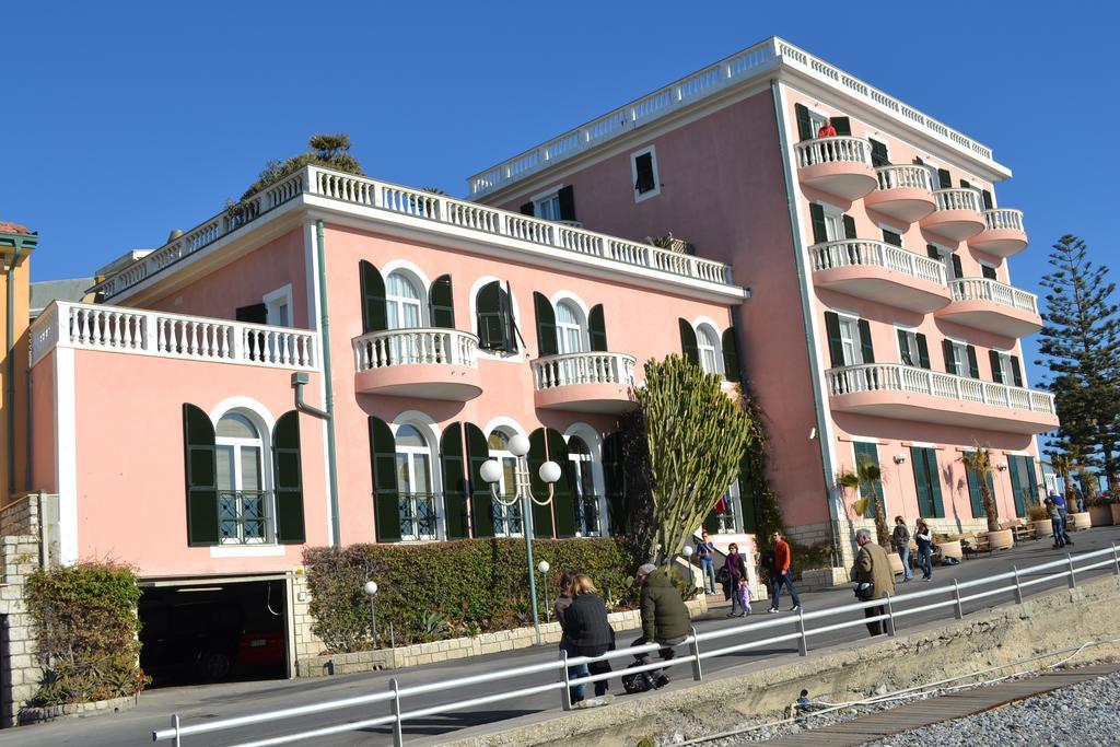 Hotel Piccolo Lido Бордигера Экстерьер фото