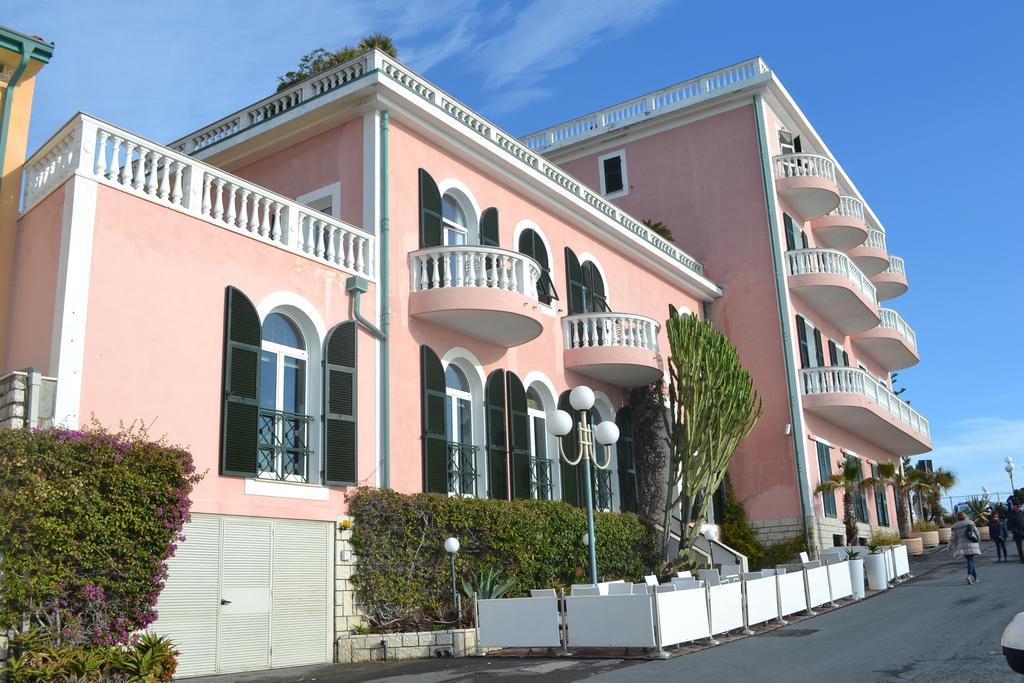 Hotel Piccolo Lido Бордигера Экстерьер фото