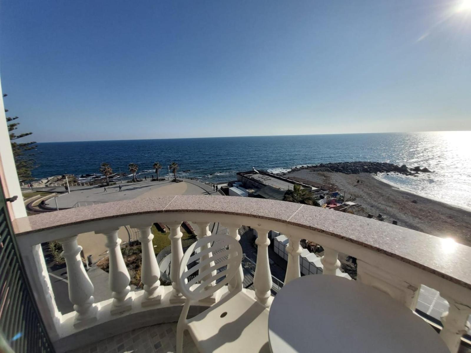 Hotel Piccolo Lido Бордигера Экстерьер фото