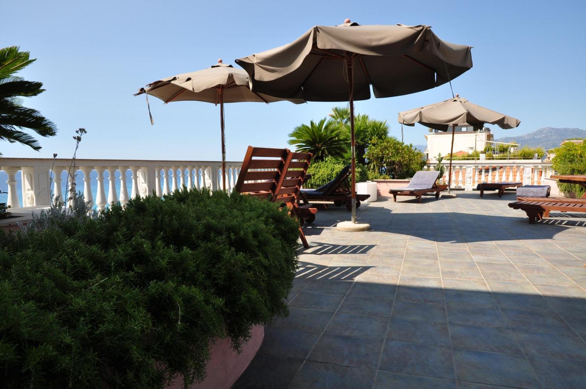 Hotel Piccolo Lido Бордигера Экстерьер фото