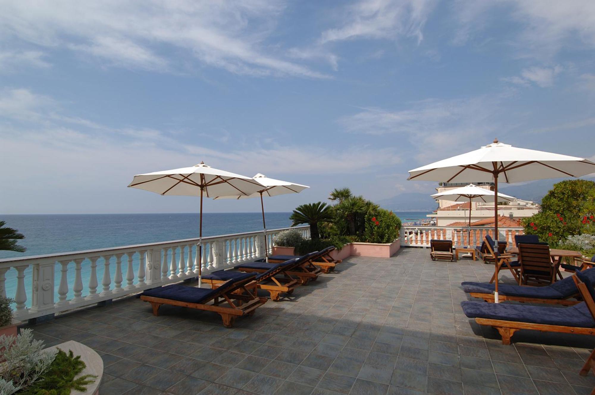 Hotel Piccolo Lido Бордигера Экстерьер фото