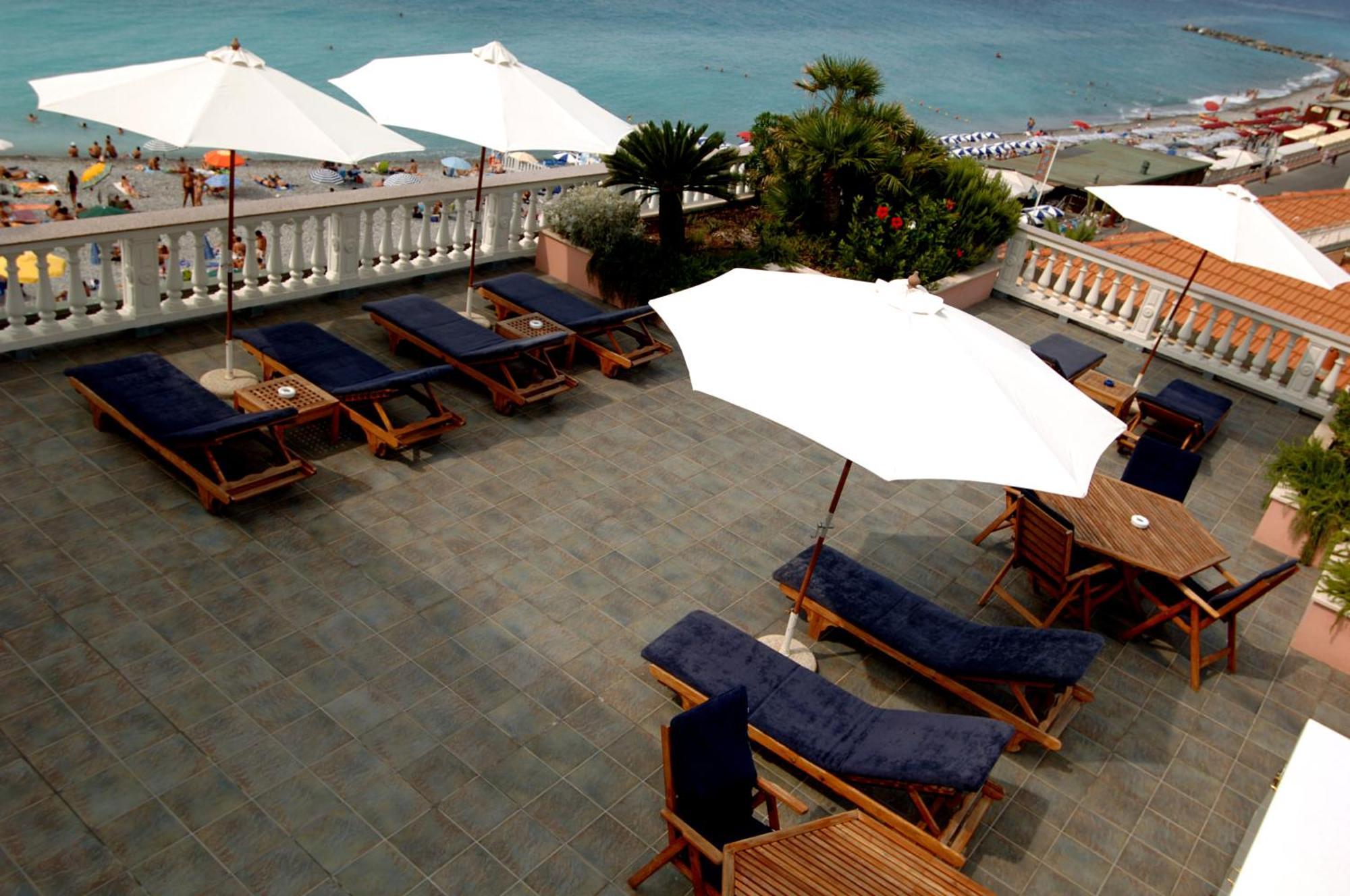 Hotel Piccolo Lido Бордигера Экстерьер фото