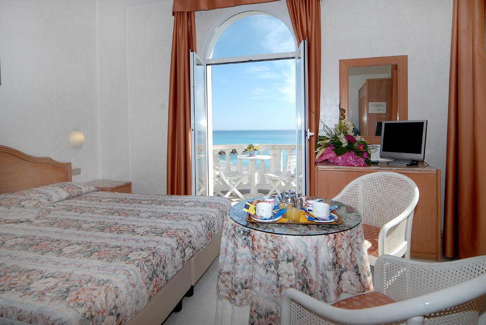 Hotel Piccolo Lido Бордигера Экстерьер фото