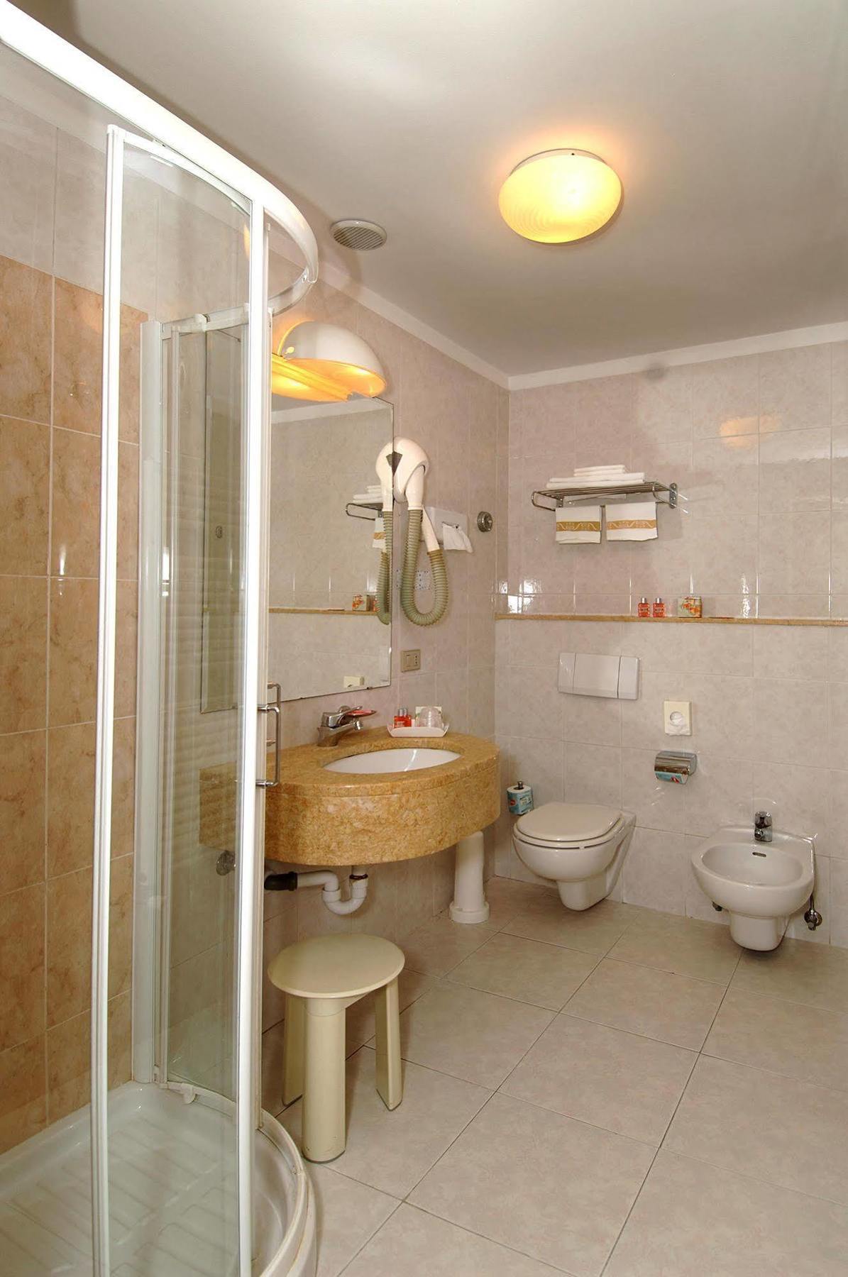 Hotel Piccolo Lido Бордигера Экстерьер фото