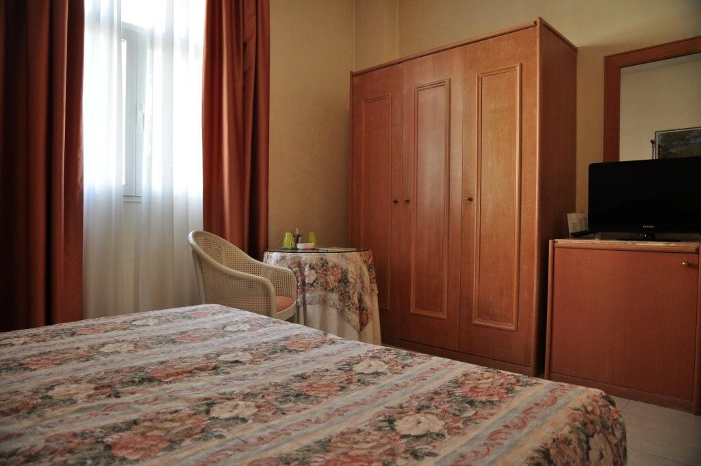 Hotel Piccolo Lido Бордигера Экстерьер фото